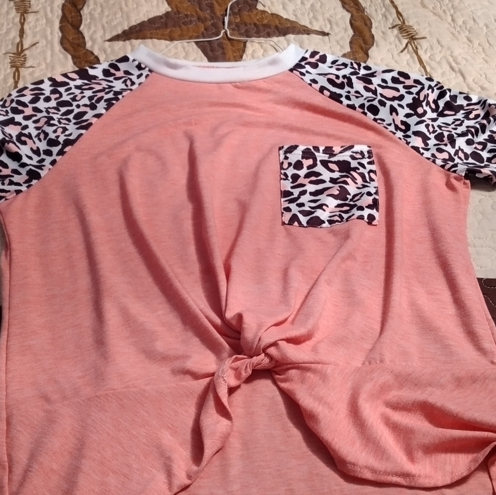 Knot front super cute